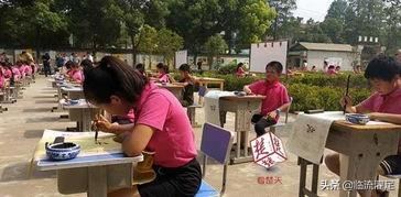 现在在农村上小学和在城里上小学有什么不同？对孩子将来影响有多大？